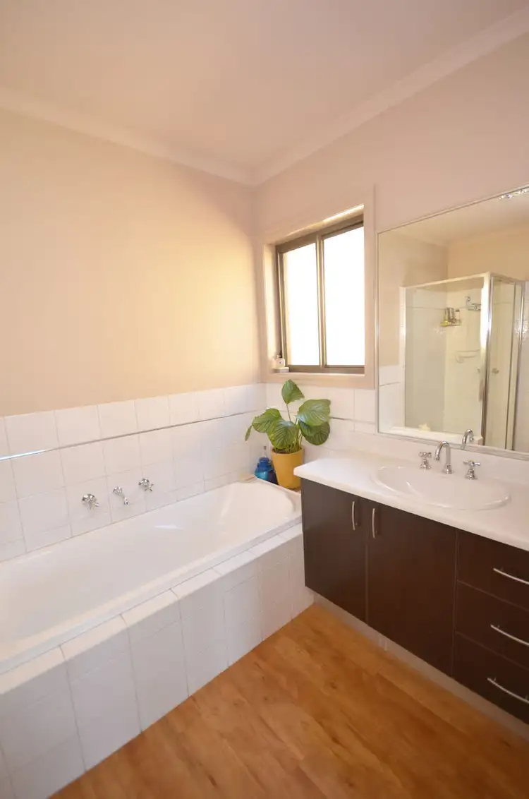 Sixth view of Homely unit listing, 2/76 Sturt Street, Echuca VIC 3564