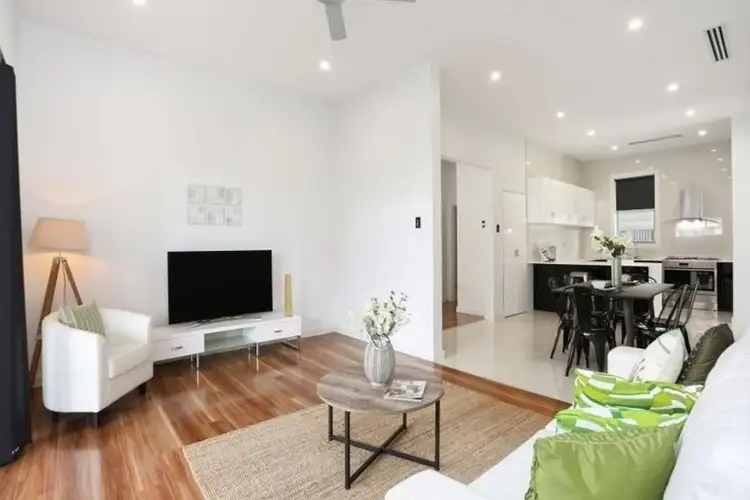 33 Fourth Avenue, Woodville Gardens SA 5012