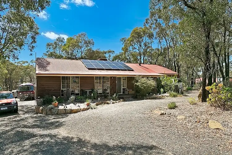 4 Eddy Court, Maiden Gully VIC 3551