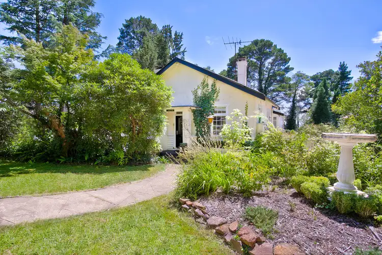 38 Hume Avenue, Wentworth Falls NSW 2782