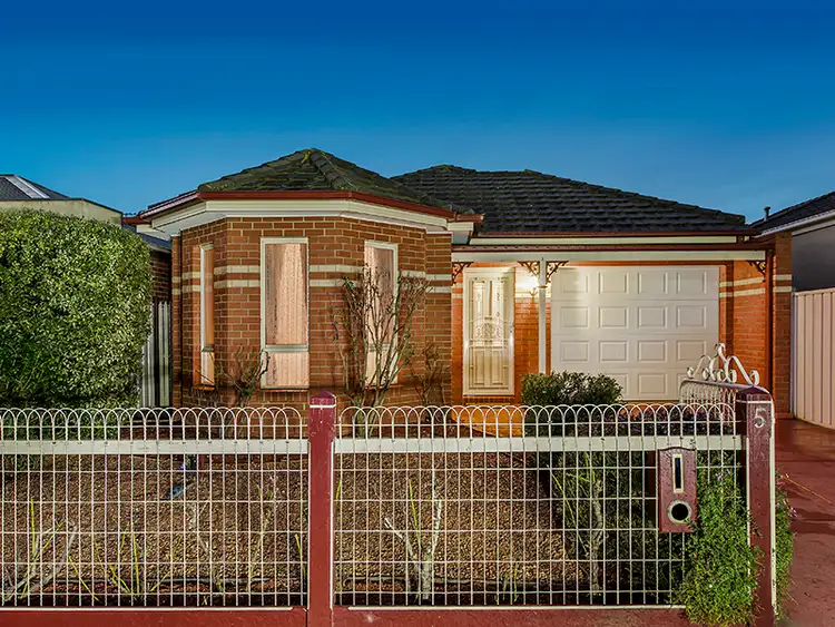 5 Smethwick Green, Caroline Springs VIC 3023