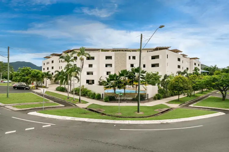 2/335 Lake Street, Cairns North QLD 4870