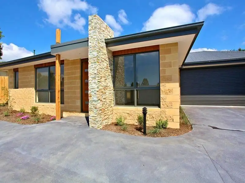 Main view of Homely unit listing, 2/76 Eramosa Road East, Somerville VIC 3912