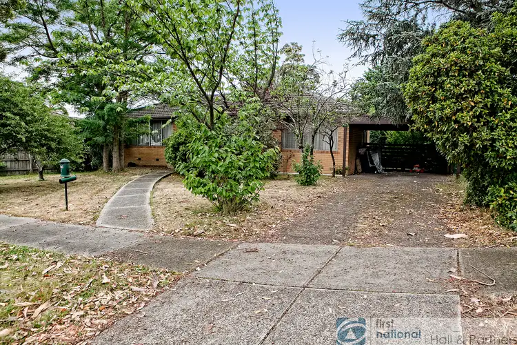 8 Correa Place, Endeavour Hills VIC 3802