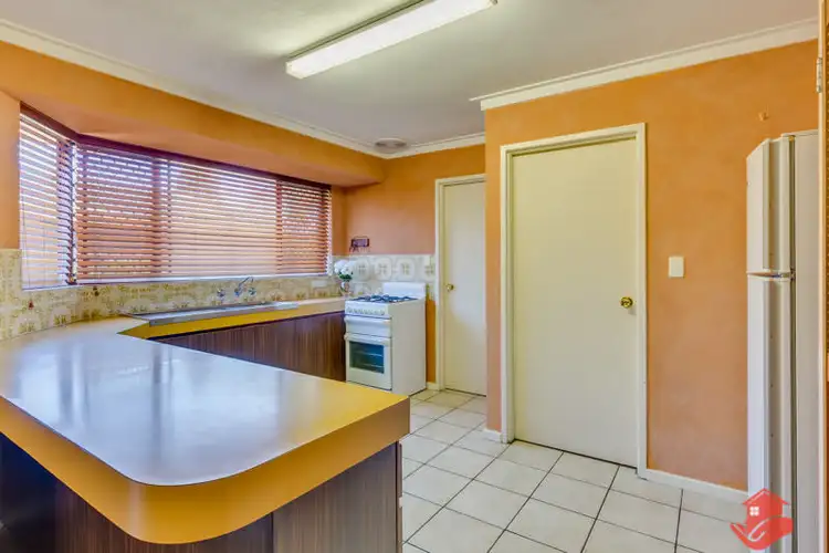 Sixth view of Homely house listing, 2 Farnham Place, Gosnells WA 6110