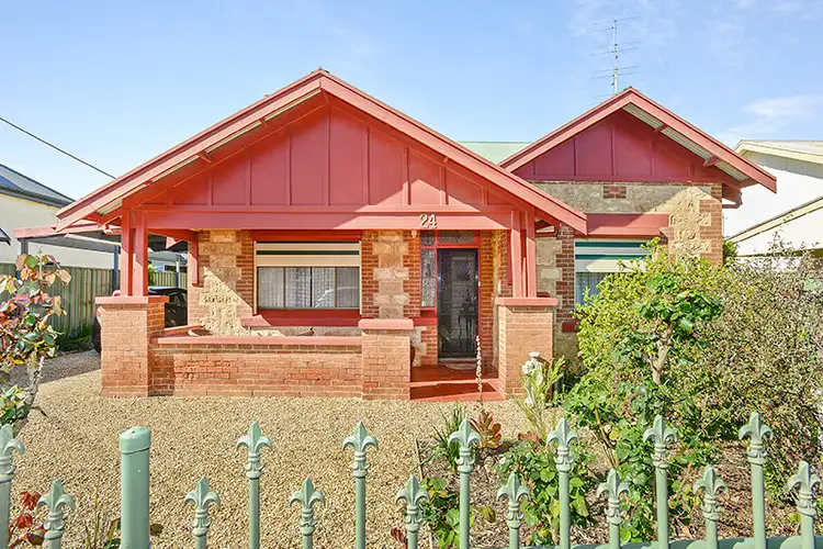 24 Sturt Street, Victor Harbor SA 5211