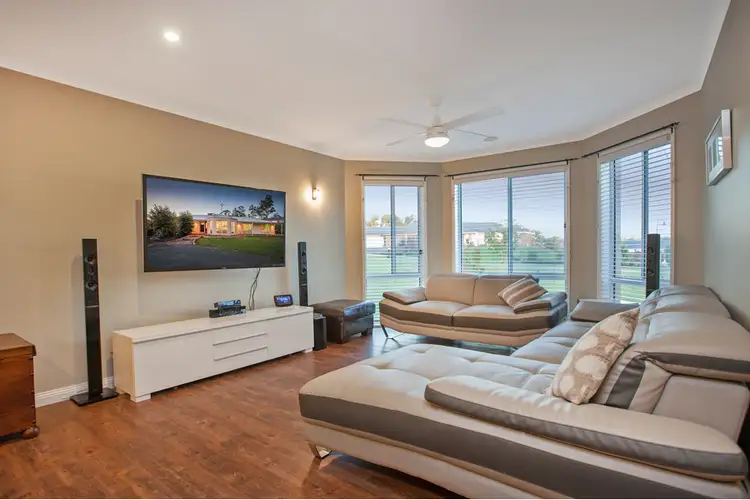 Sixth view of Homely house listing, 86 Kamanari Court, Drouin VIC 3818