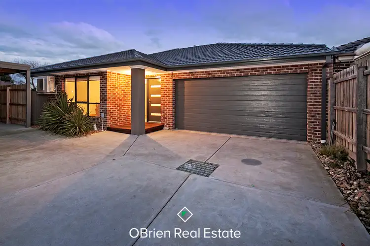 2/8 First Ave, Dandenong North VIC 3175