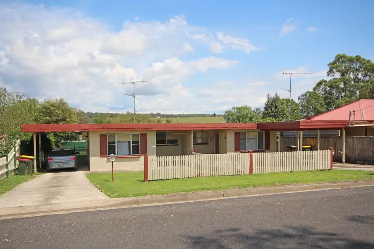 16 William Street, The Oaks NSW 2570