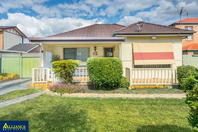 9 Doris Street, Picnic Point NSW 2213