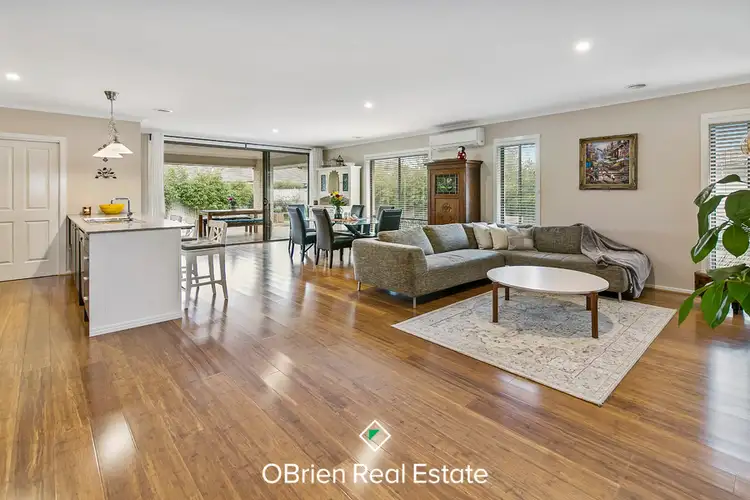 7 Clarence Court, Sandhurst VIC 3977