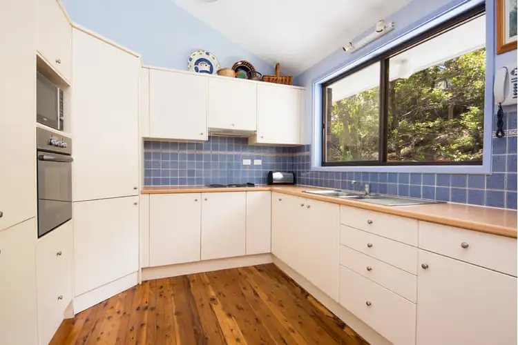 6 Geraldton Place, Yarrawarrah NSW 2233