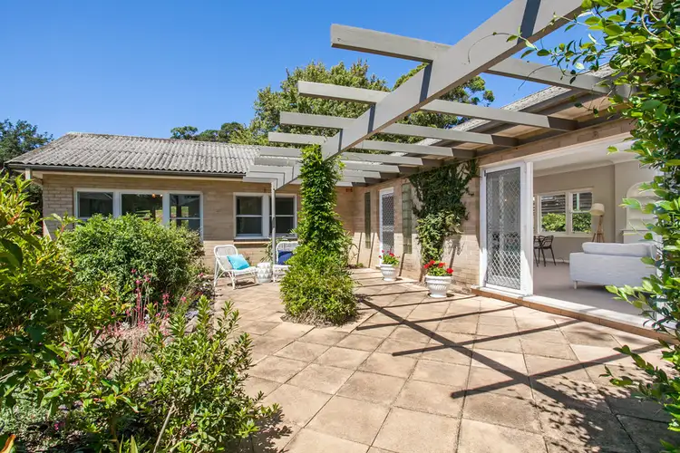 33 Woodlawn Avenue, Mangerton NSW 2500