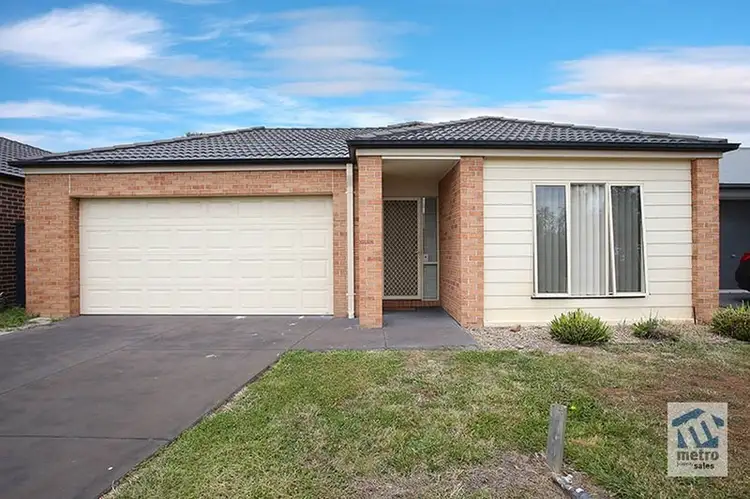 24 Kingsdale Crescent, Pakenham VIC 3810
