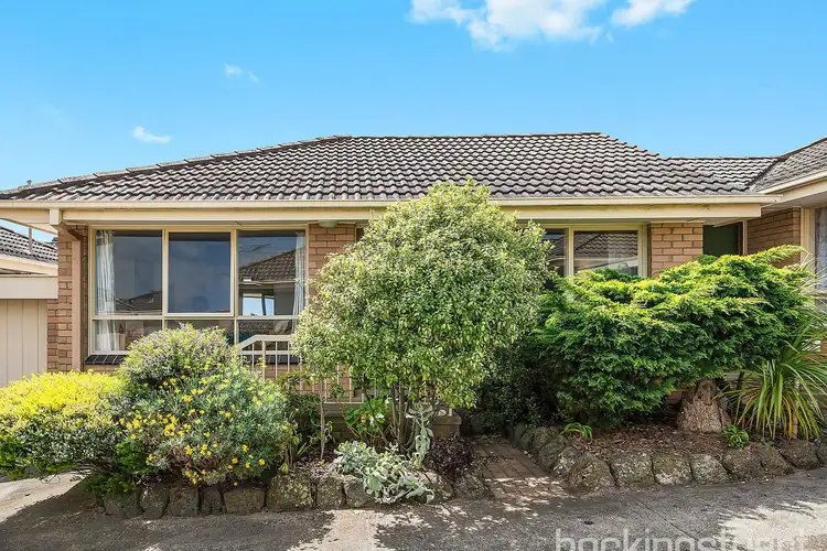 Main view of Homely unit listing, 2/27 Ti Tree Grove, Parkdale VIC 3195