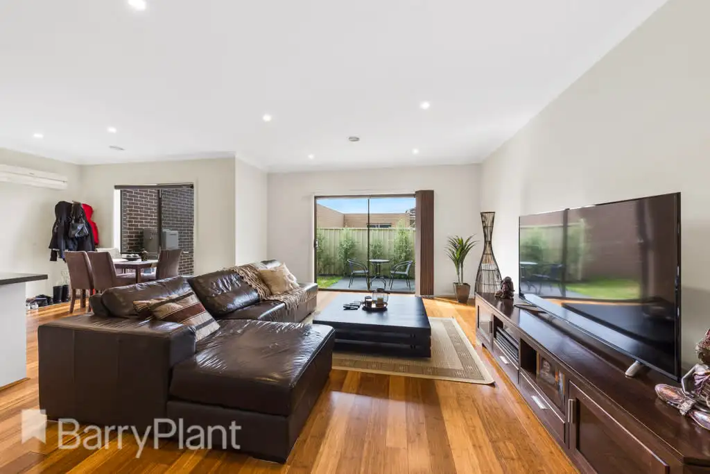 Main view of Homely townhouse listing, 2/21 Leslie Street, St Albans VIC 3021