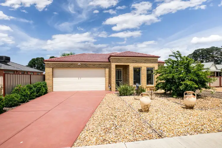 13 Lyon Place, Ballan VIC 3342