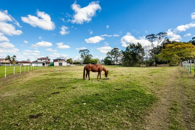33 Windsor Crescent, Brownsville NSW 2530