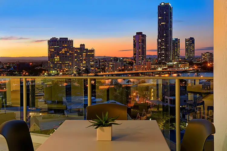 11/19 Peak Avenue, Main Beach QLD 4217