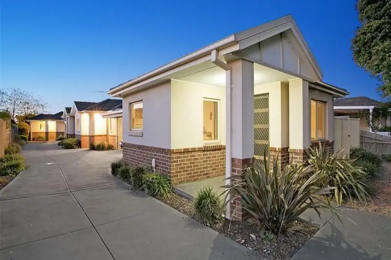 Main view of Homely unit listing, 2/17 Dundee Street, Reservoir VIC 3073
