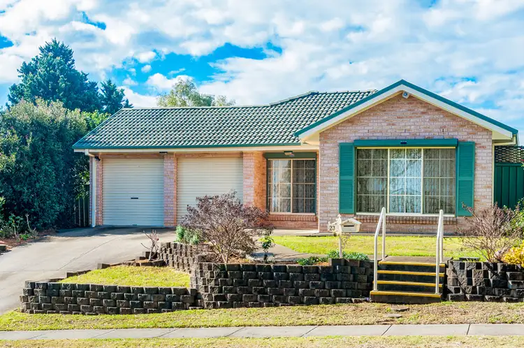 23 Anthony Drive, Rosemeadow NSW 2560