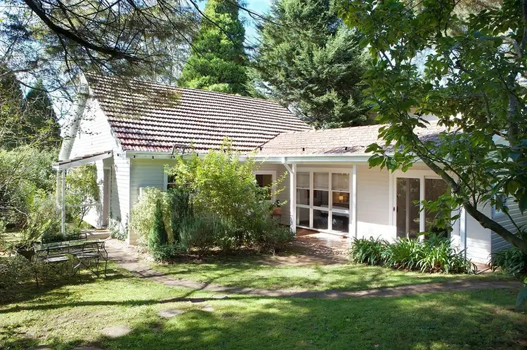 11 Hartley Esplanade, Leura NSW 2780