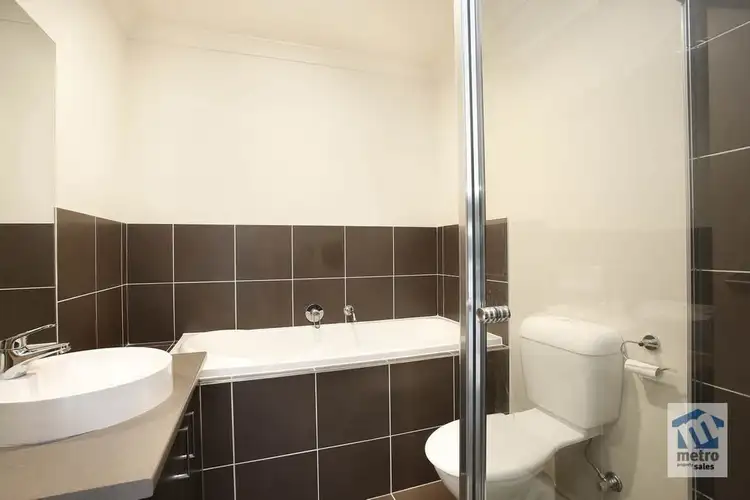 Sixth view of Homely unit listing, 2/76 Murphy Road, Pakenham VIC 3810
