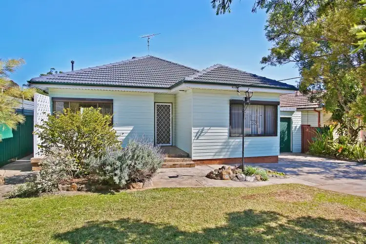 33 Chisholm Crescent, Bradbury NSW 2560