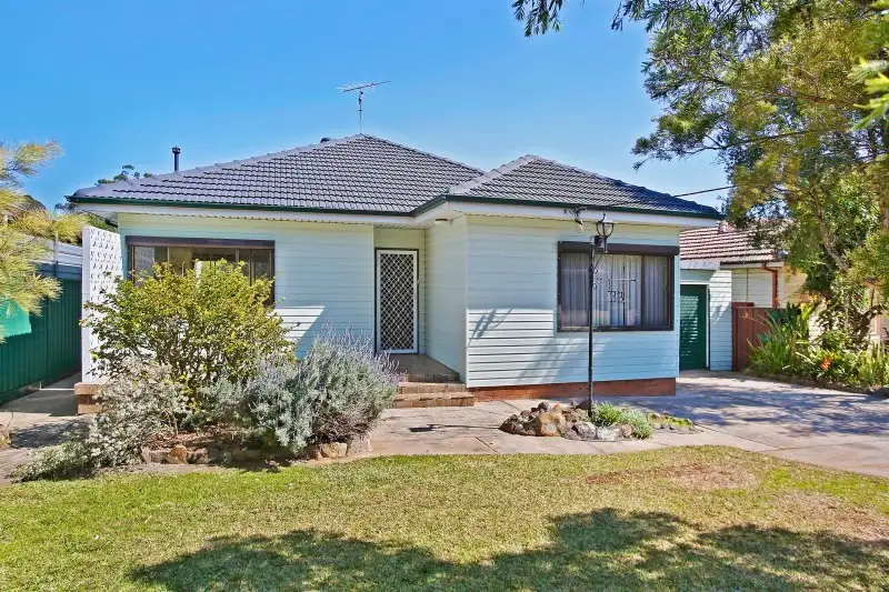 Main view of Homely house listing, 33 Chisholm Crescent, Bradbury NSW 2560