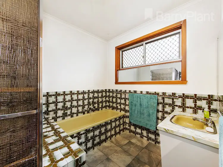 Seventh view of Homely house listing, 2 Ibsley Court, St Albans VIC 3021