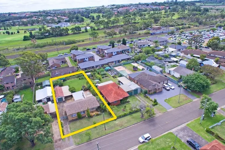 13 Waratah Crescent, Macquarie Fields NSW 2564