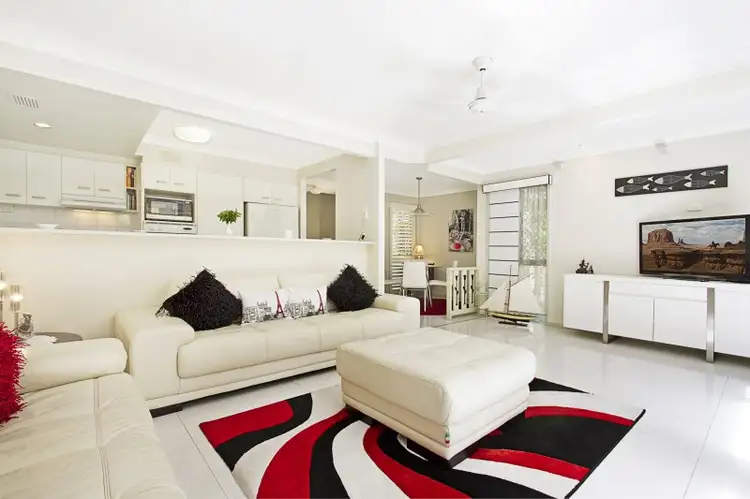 2/103 Nobby Parade, Miami QLD 4220