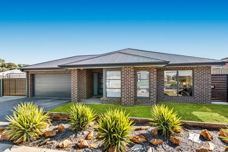 17 Amanda Drive, Maiden Gully VIC 3551