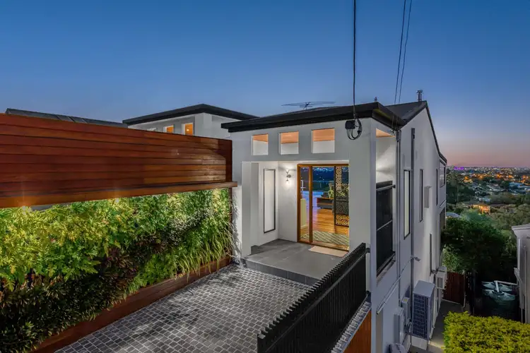62 Kneale Street, Holland Park West QLD 4121