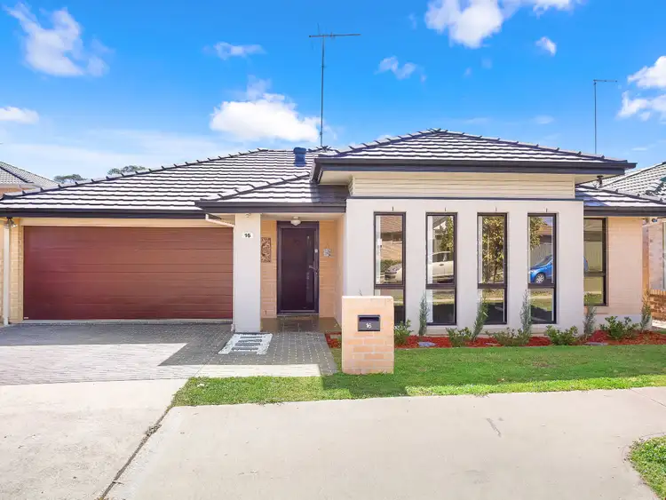 16 Nield Street, Ropes Crossing NSW 2760
