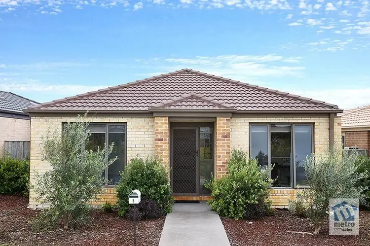 5 Pallyang Lane, Cranbourne East VIC 3977