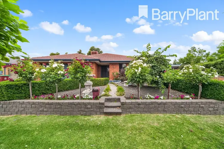 2 Luxor Court, Cranbourne VIC 3977