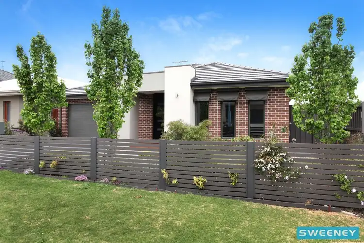 24 Peppermint Grove, Taylors Hill VIC 3037