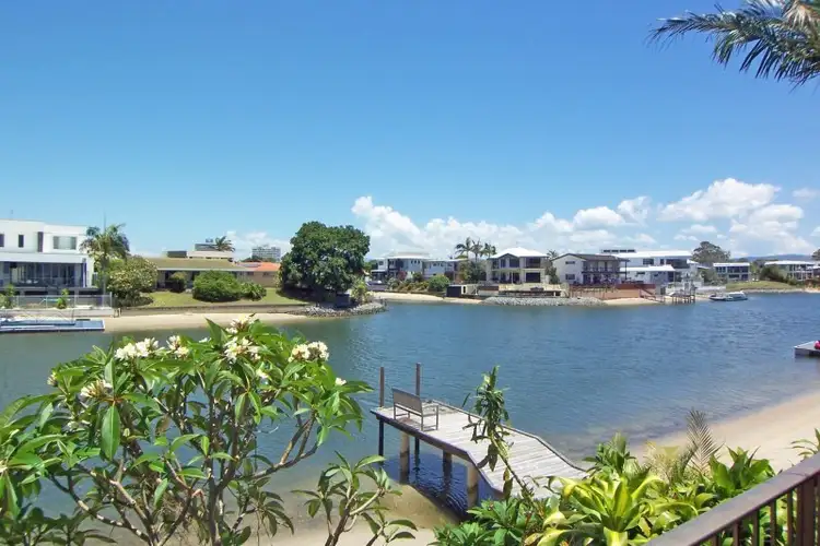 33 Sonder Street, Broadbeach Waters QLD 4218