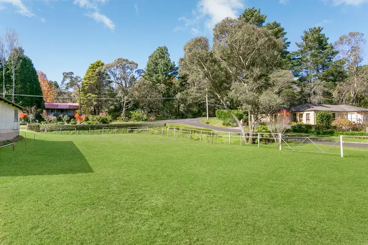23 Everglades Avenue, Leura NSW 2780