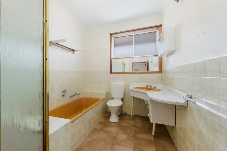Sixth view of Homely house listing, 7 Lyndford Court, St Albans VIC 3021