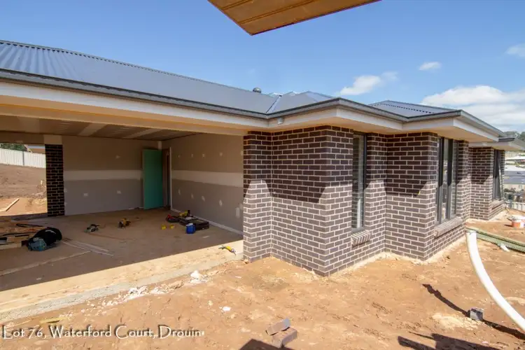 76 Waterford Court, Drouin VIC 3818