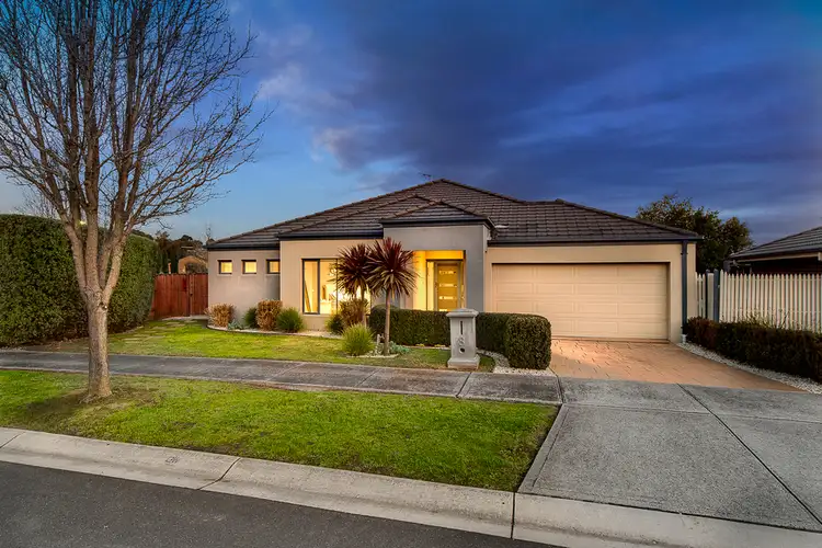 8 Selwyn Court, Berwick VIC 3806