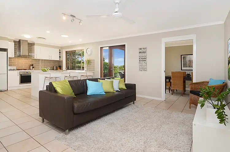 2 Caswell Place, Arana Hills QLD 4054