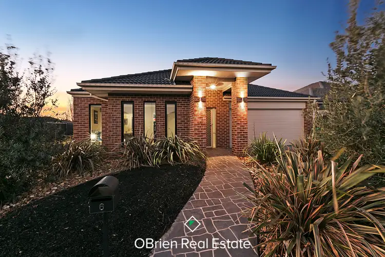 6 Page Close, Pakenham VIC 3810