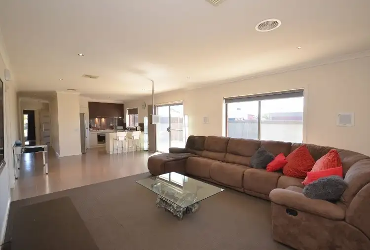 Seventh view of Homely house listing, 2 Yeovil Court, Echuca VIC 3564