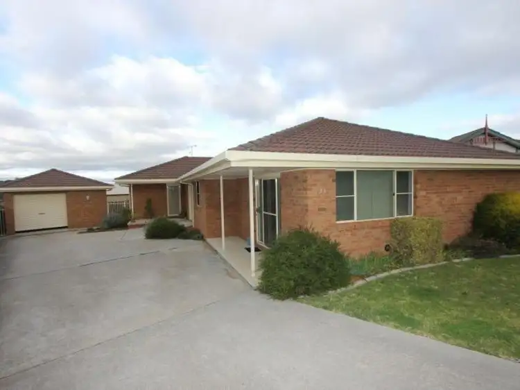 2/33 Chantilly Court, Goulburn NSW 2580