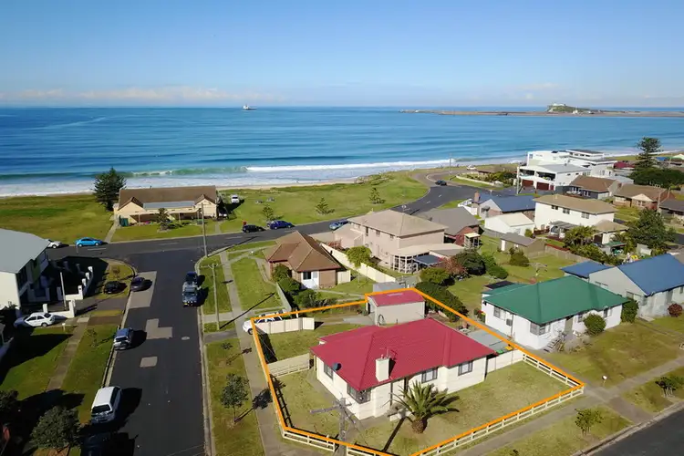 240 Dunbar Street, Stockton NSW 2295