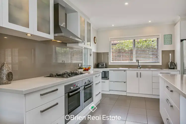 Fifth view of Homely house listing, 3 Brolga Close, Pakenham VIC 3810