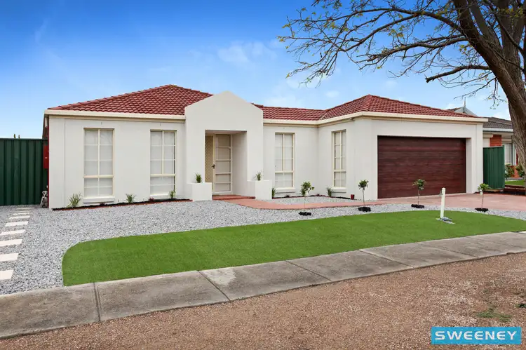 Second view of Homely house listing, 3 Thorpe Place, Burnside VIC 3023